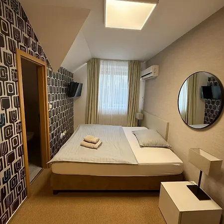 Solid Pensjonat Mladá Boleslav